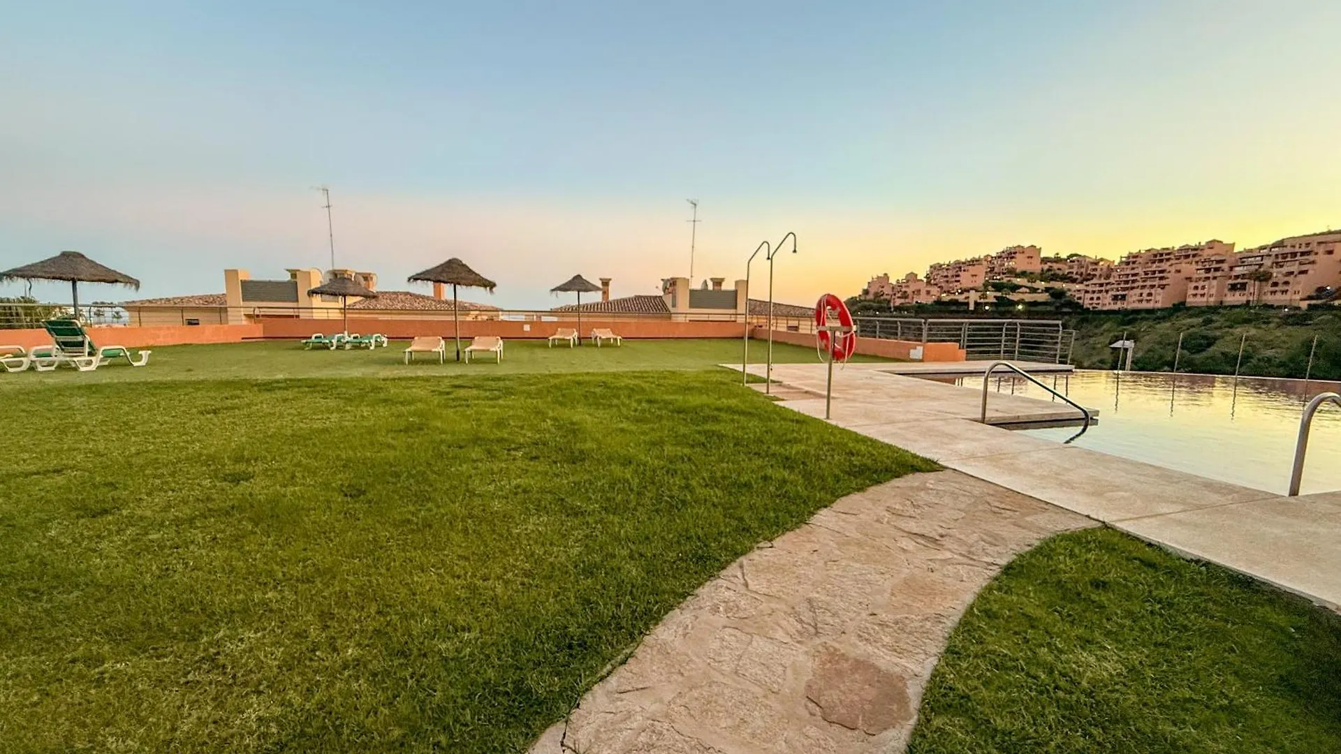 Casa Colon- Spacious 2Br! Views, Terrace & Beach Malaga Spain
