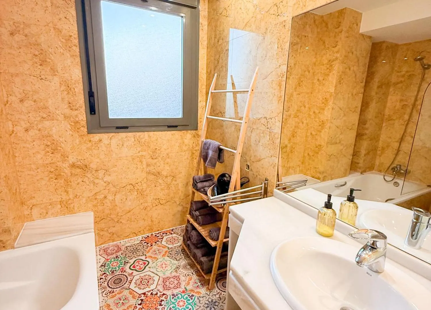 Casa Colon- Spacious 2Br! Views, Terrace & Beach Málaga