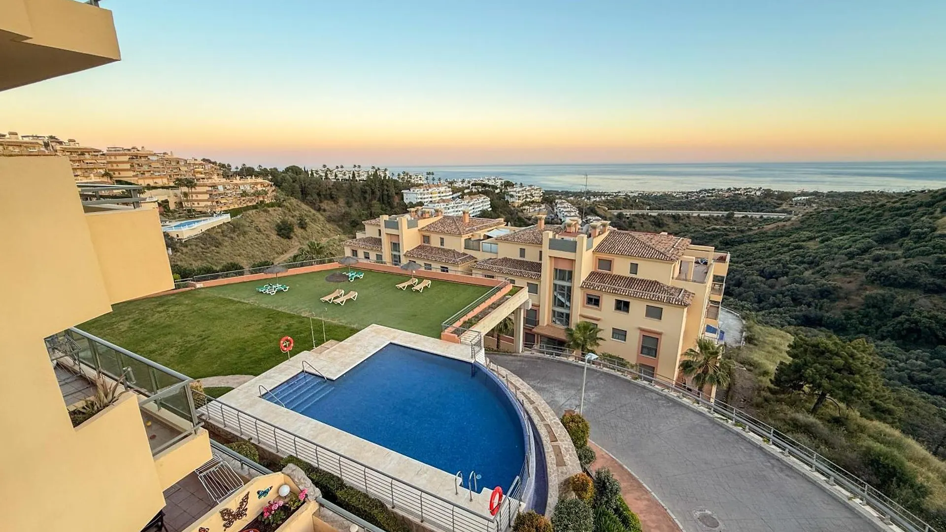 Casa Colon- Spacious 2Br! Views, Terrace & Beach Málaga Lejlighed