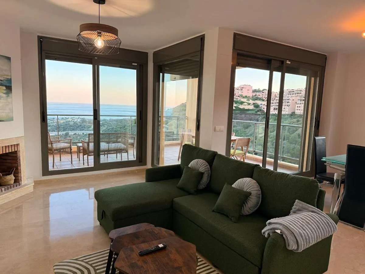 Casa Colon- Spacious 2Br! Views, Terrace & Beach location