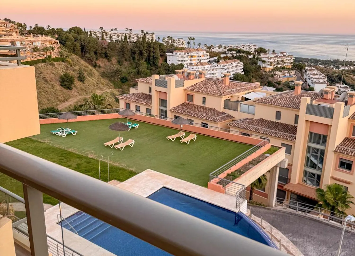Casa Colon- Spacious 2Br! Views, Terrace & Beach Malaga Apartment