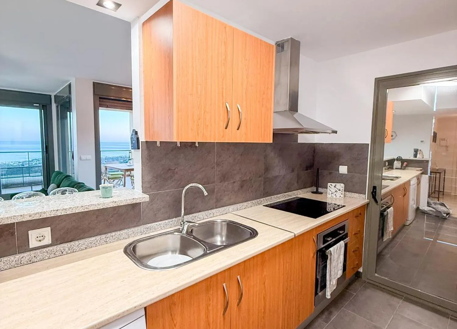 Casa Colon- Spacious 2Br! Views, Terrace & Beach Malaga Spain