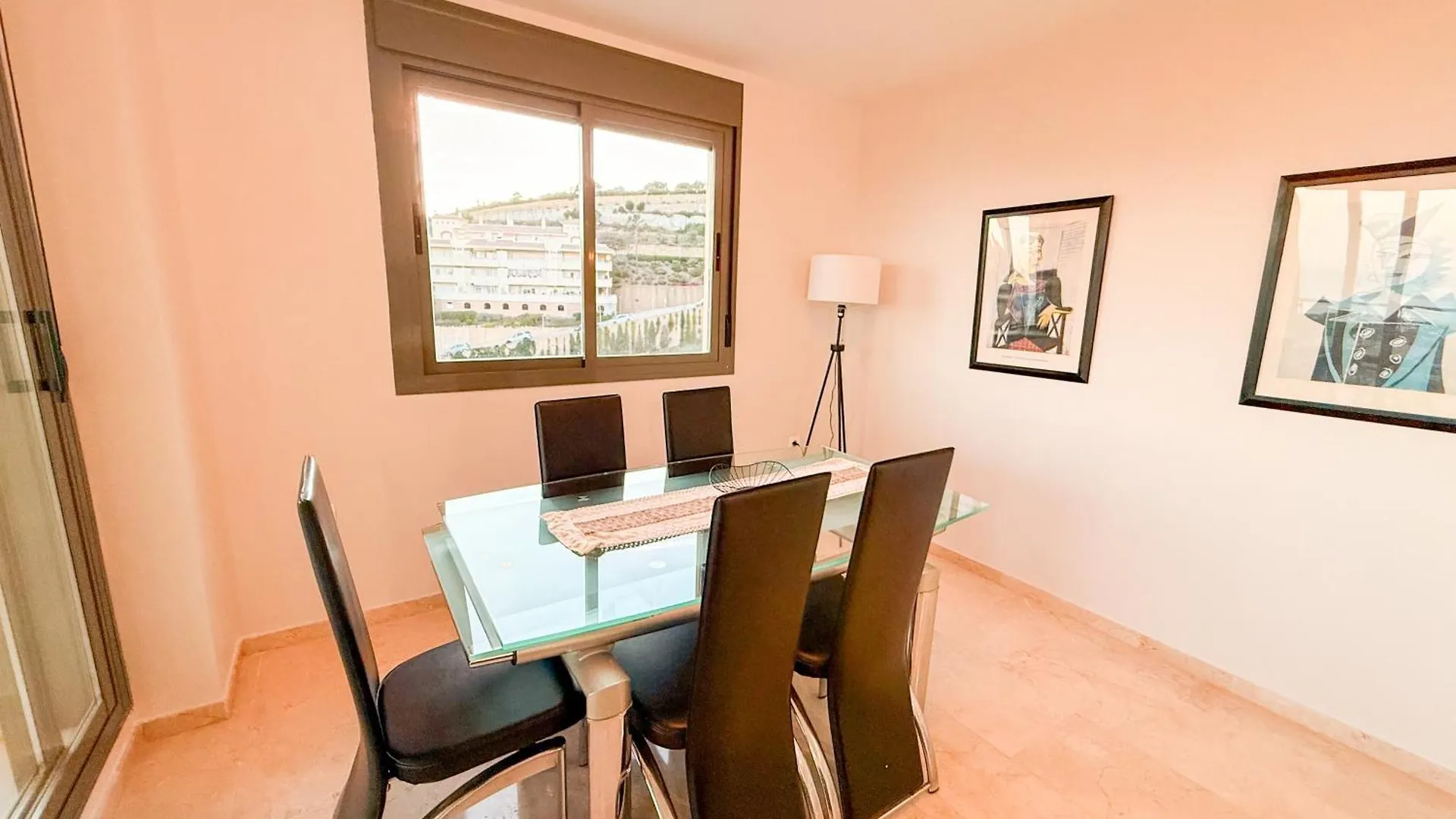 Casa Colon- Spacious 2Br! Views, Terrace & Beach マラガ