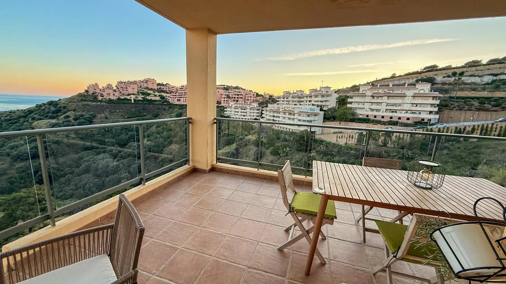 Casa Colon- Spacious 2Br! Views, Terrace & Beach Malaga