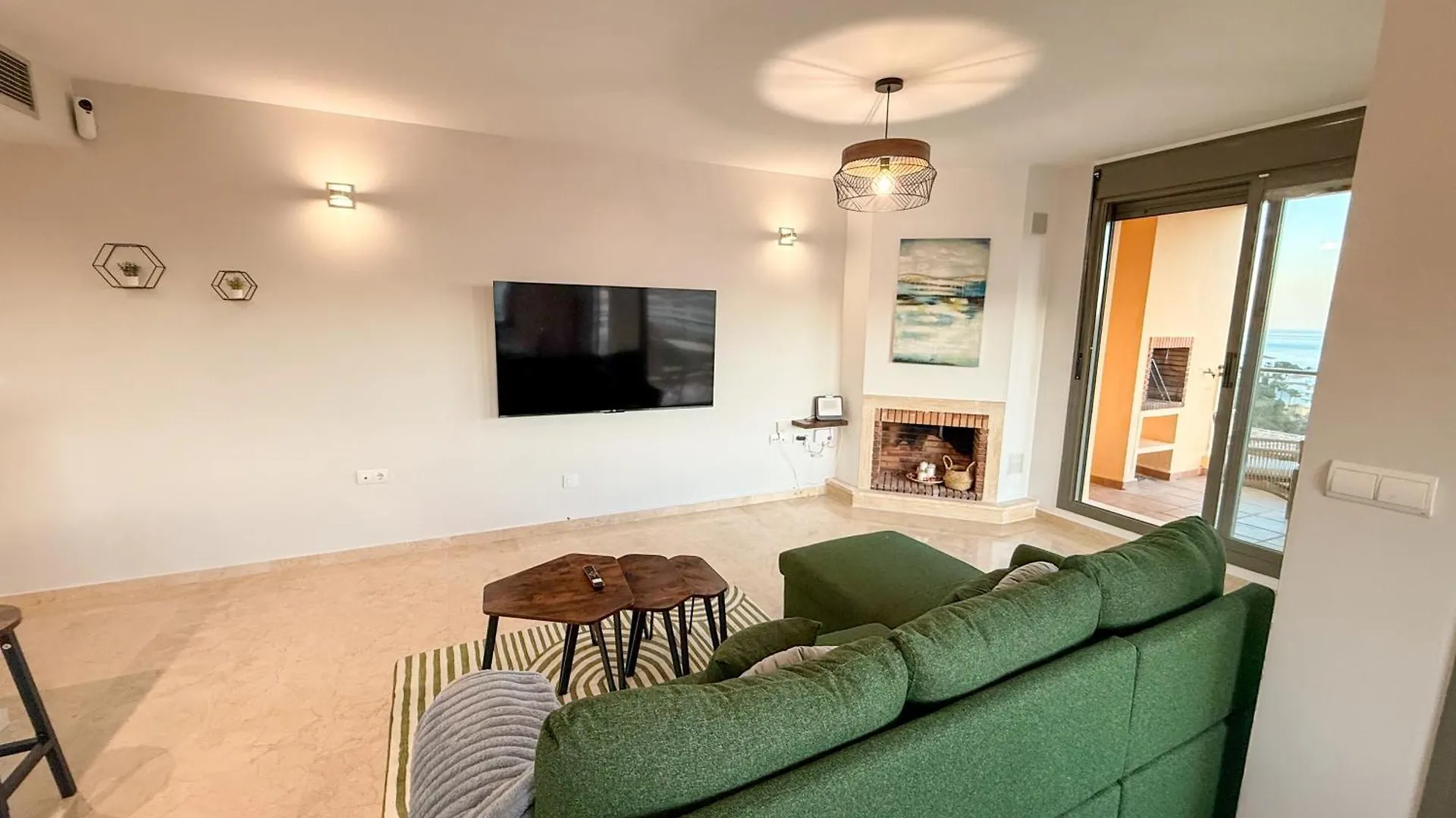 Casa Colon- Spacious 2Br! Views, Terrace & Beach Malaga Spain