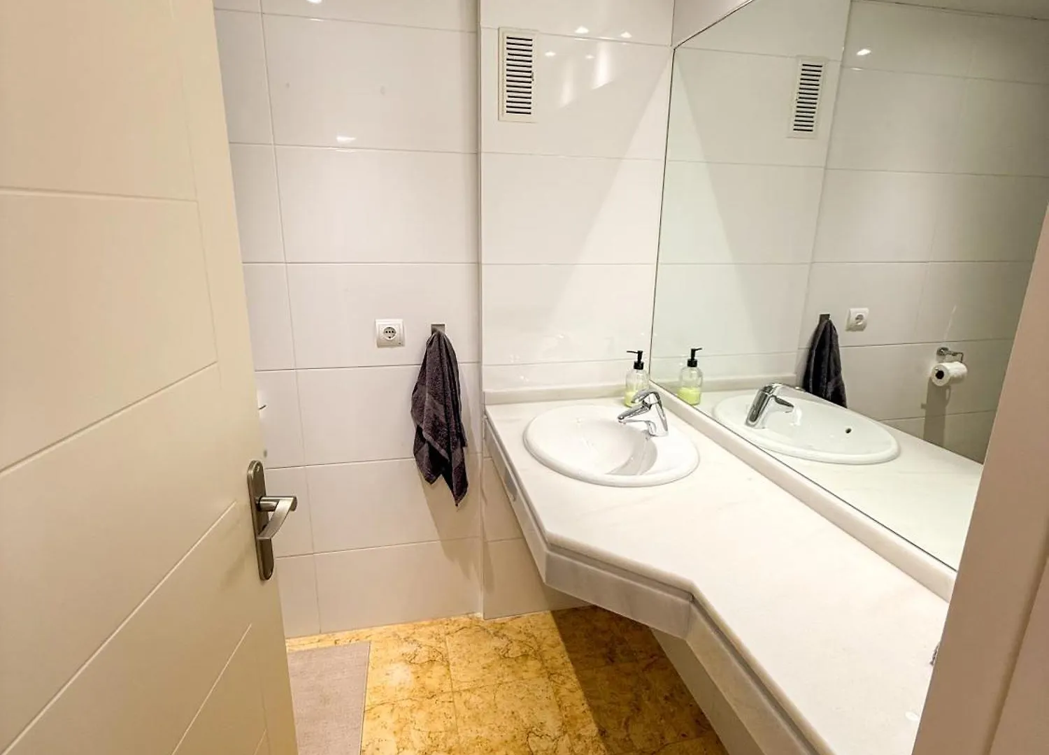 Casa Colon- Spacious 2Br! Views, Terrace & Beach Malaga 0*,