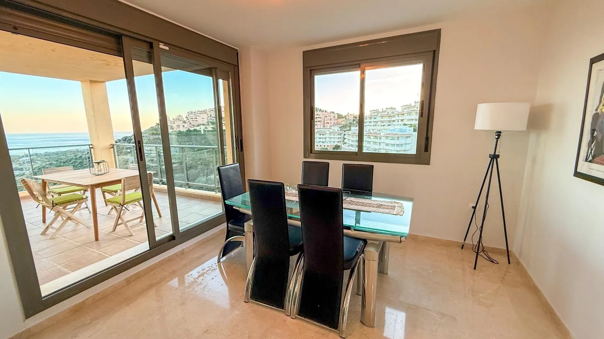 Casa Colon- Spacious 2Br! Views, Terrace & Beach Malaga Apartment