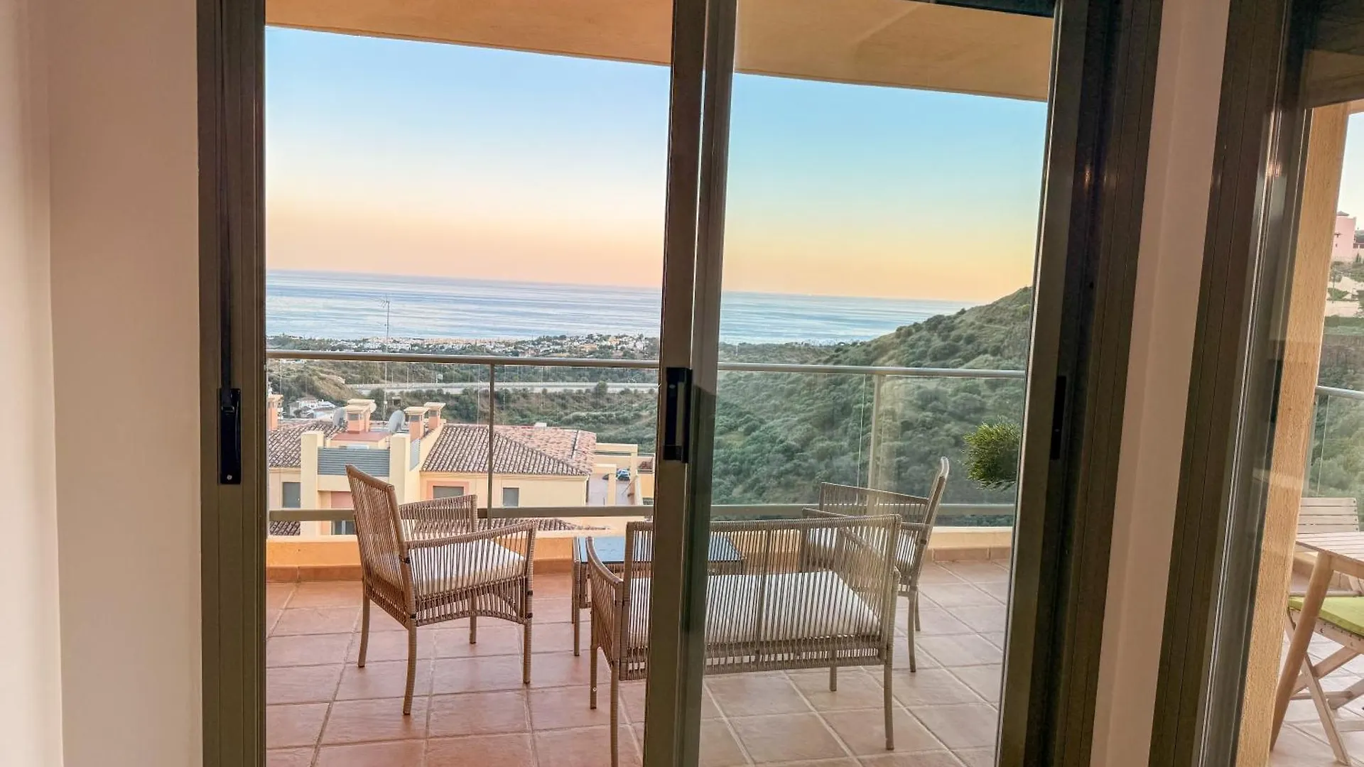 Casa Colon- Spacious 2Br! Views, Terrace & Beach Malaga Apartment