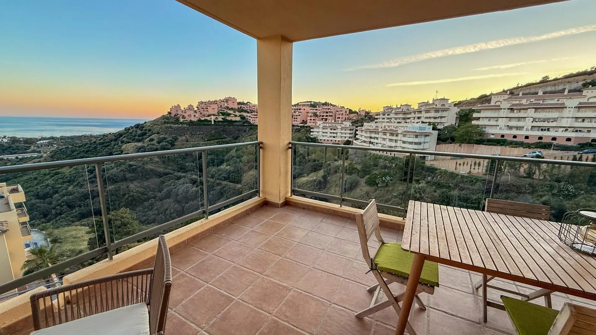 Casa Colon- Spacious 2Br! Views, Terrace & Beach Malaga Apartment