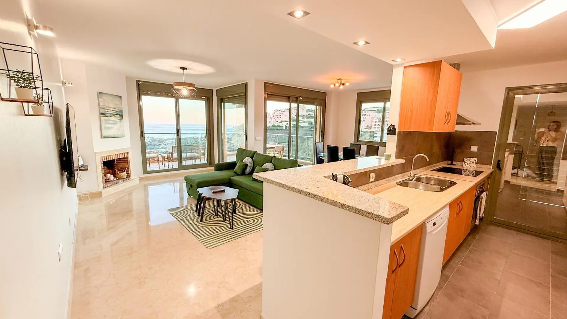 Casa Colon- Spacious 2Br! Views, Terrace & Beach Malaga Apartment